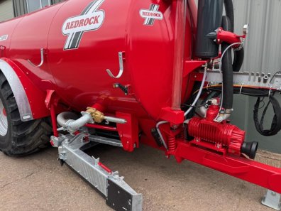 Redrock 3000 Gallon Scraper tanker