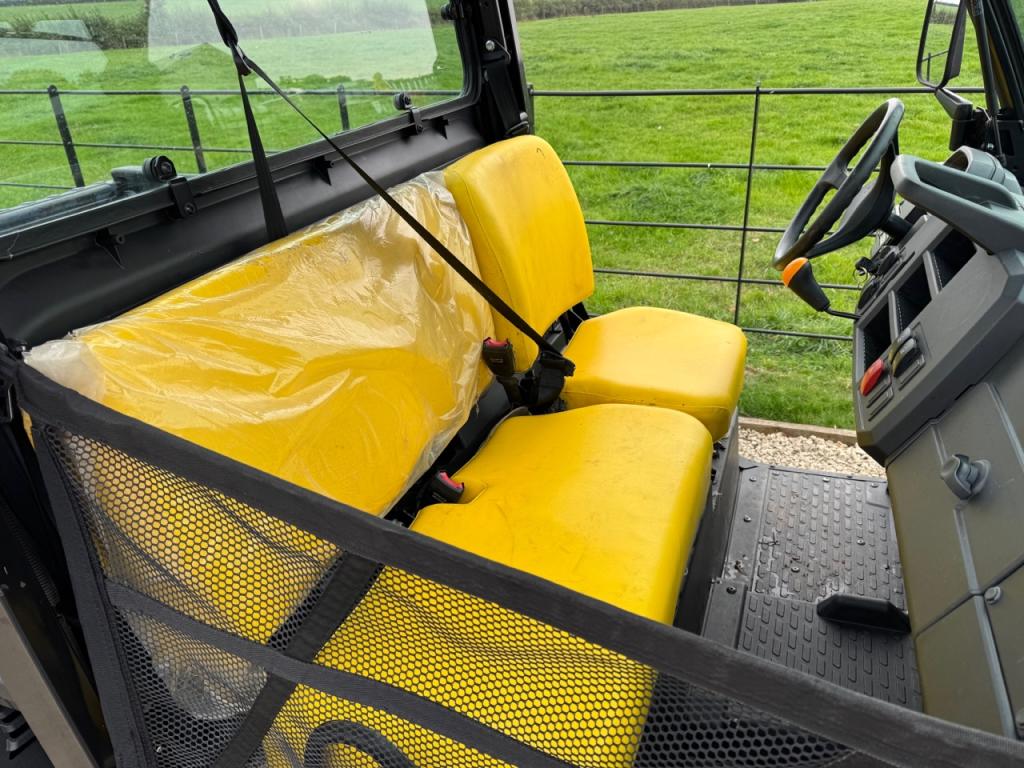 John Deere 865M Gator