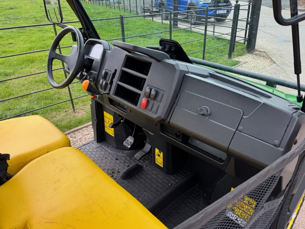 John Deere 865M Gator