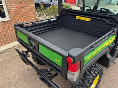 John Deere 865M Gator