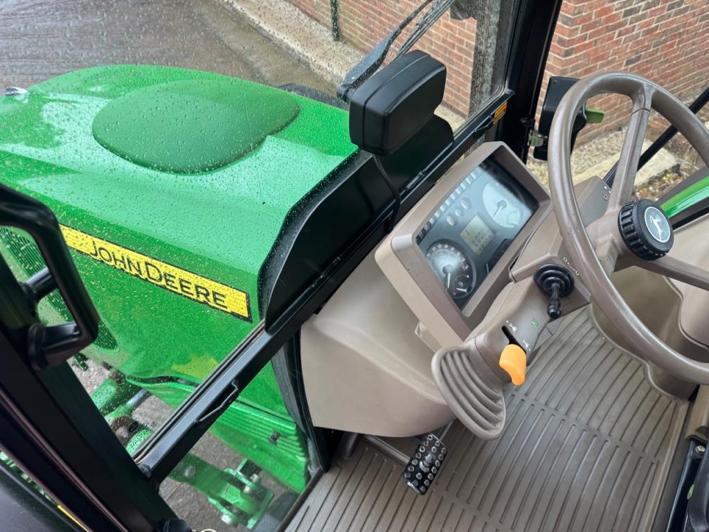 John Deere 5100R
