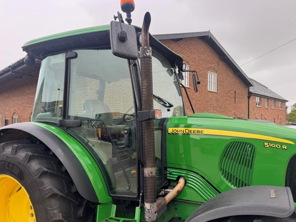John Deere 5100R