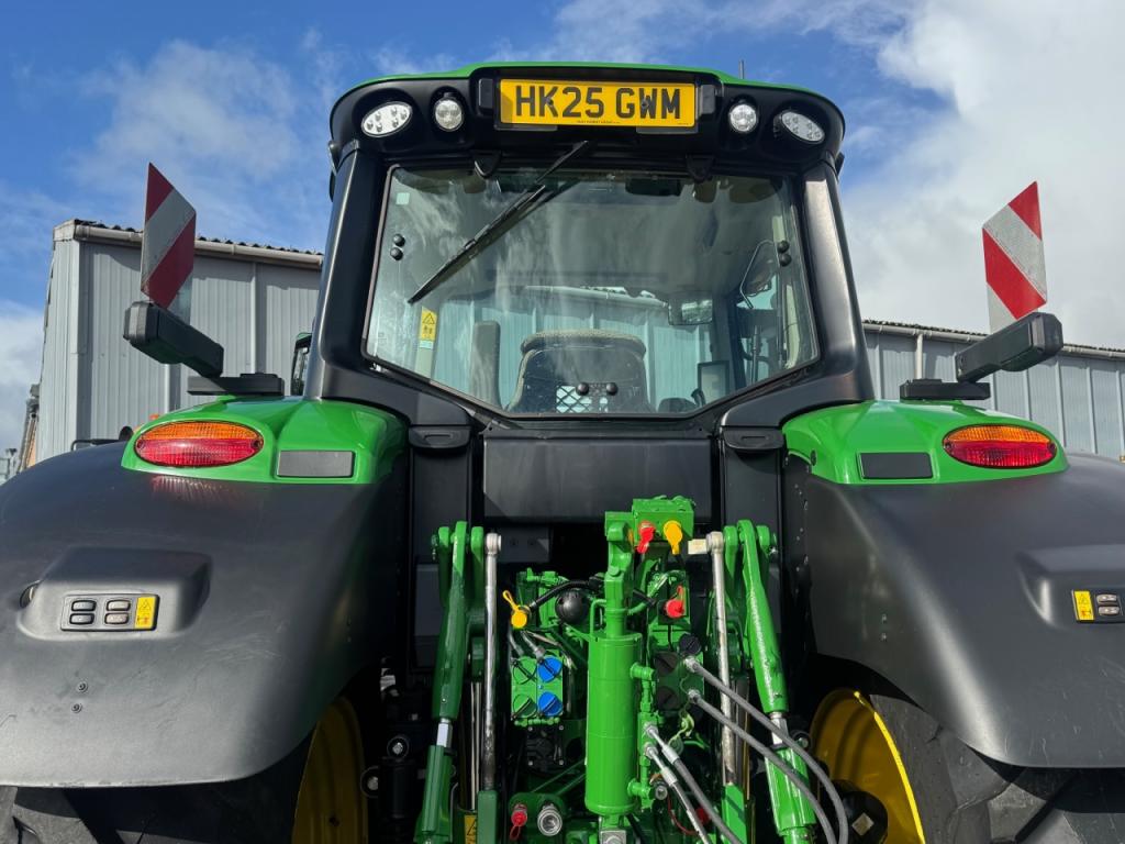 John Deere 6M 240