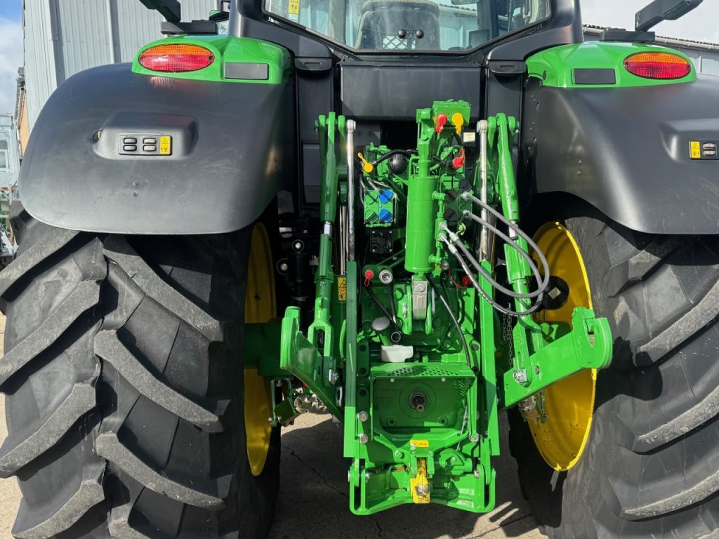 John Deere 6M 240