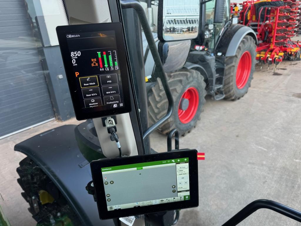 John Deere 6M 240