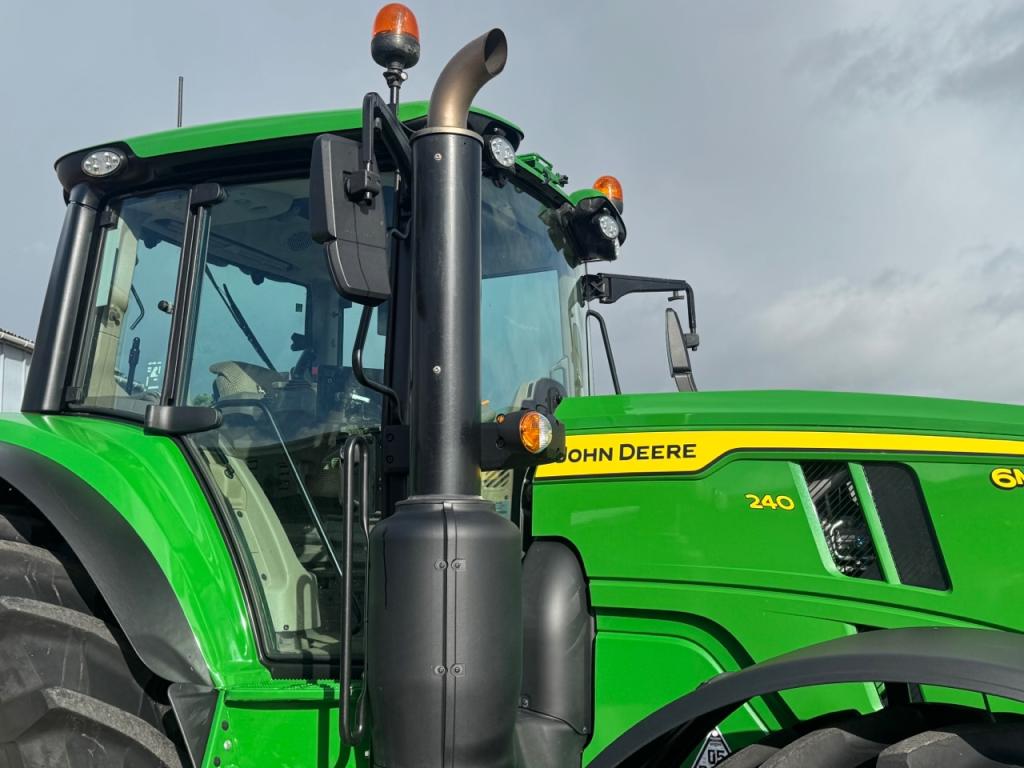 John Deere 6M 240
