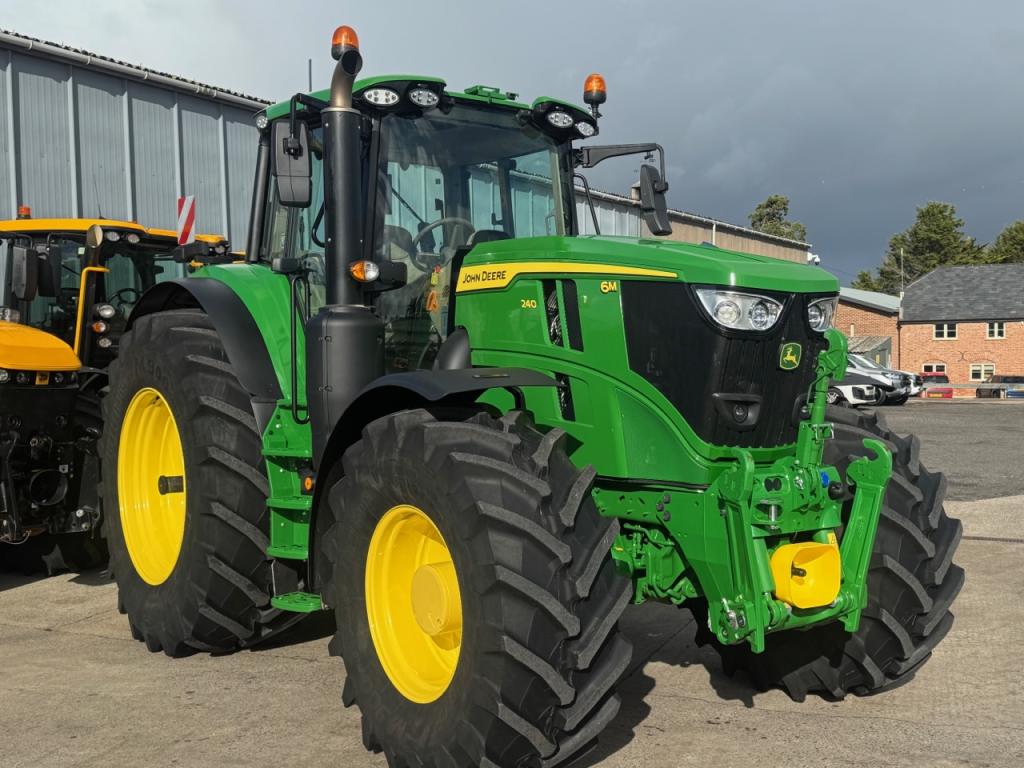 John Deere 6M 240