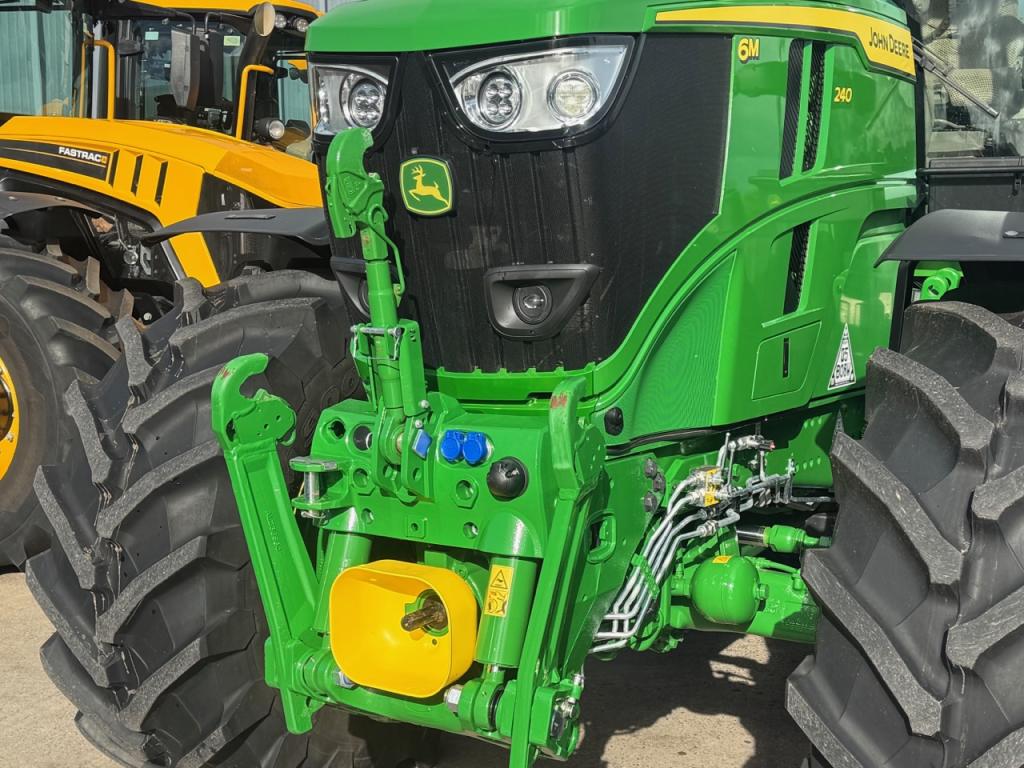 John Deere 6M 240