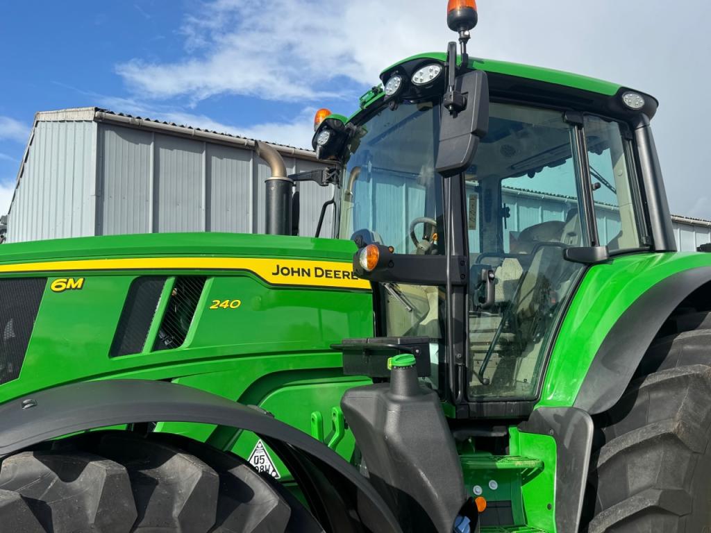John Deere 6M 240