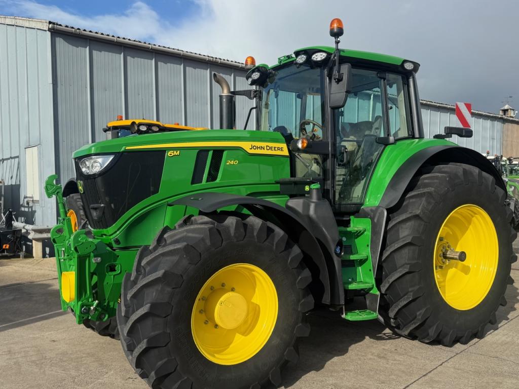 John Deere 6M 240