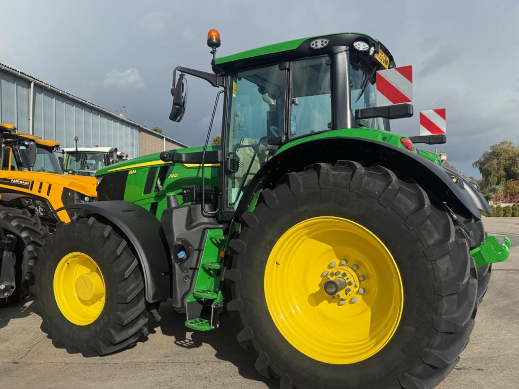 John Deere 6M 240