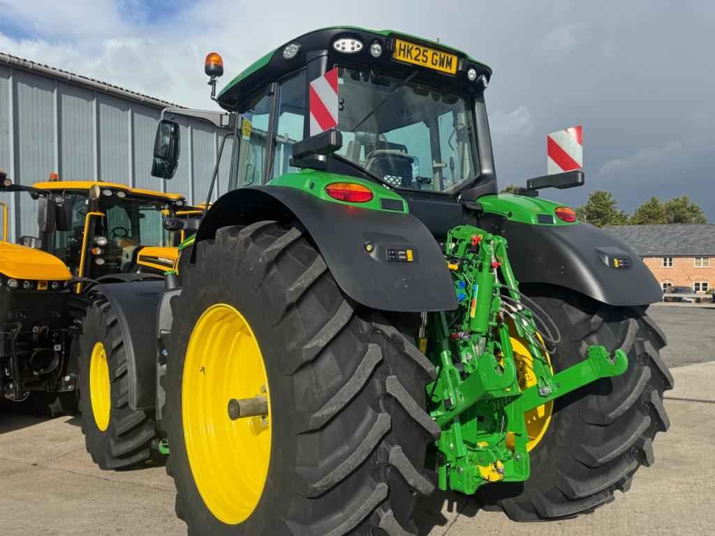 John Deere 6M 240