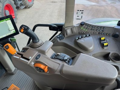 John Deere 6M 240