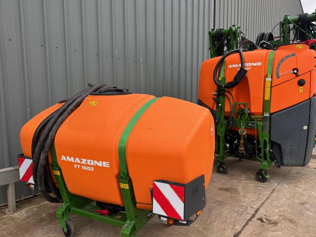 Amazone UF1602 mounted sprayer and FT1502 front tank
