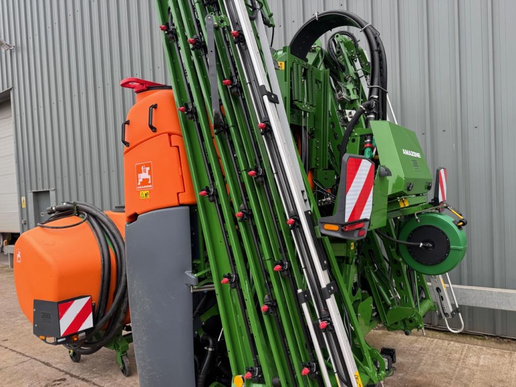 Amazone UF1602 mounted sprayer and FT1502 front tank