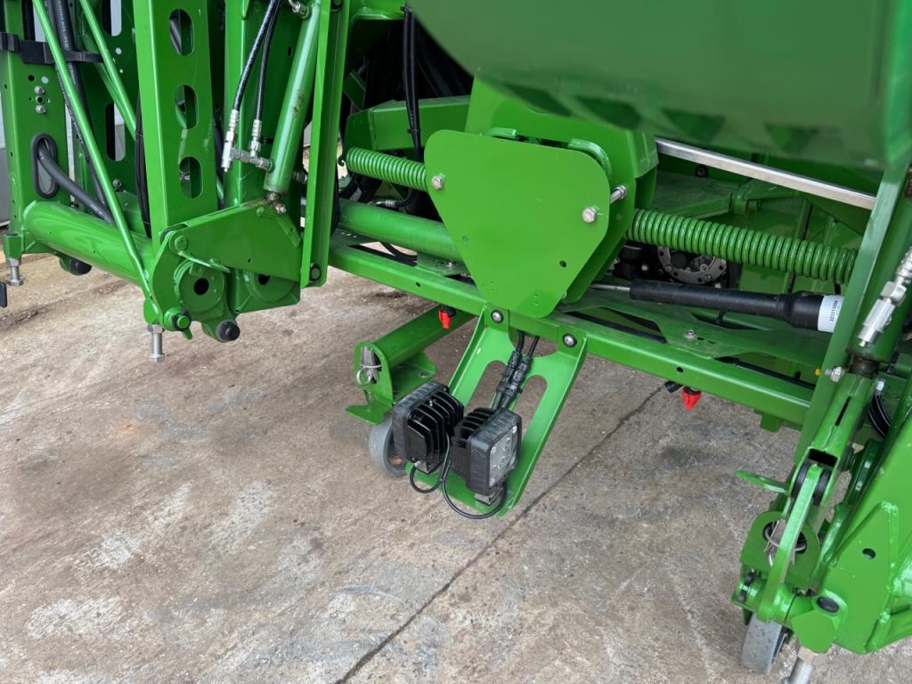 Amazone UF1602 mounted sprayer and FT1502 front tank