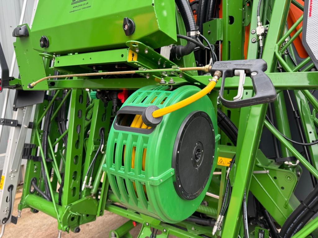 Amazone UF1602 mounted sprayer and FT1502 front tank
