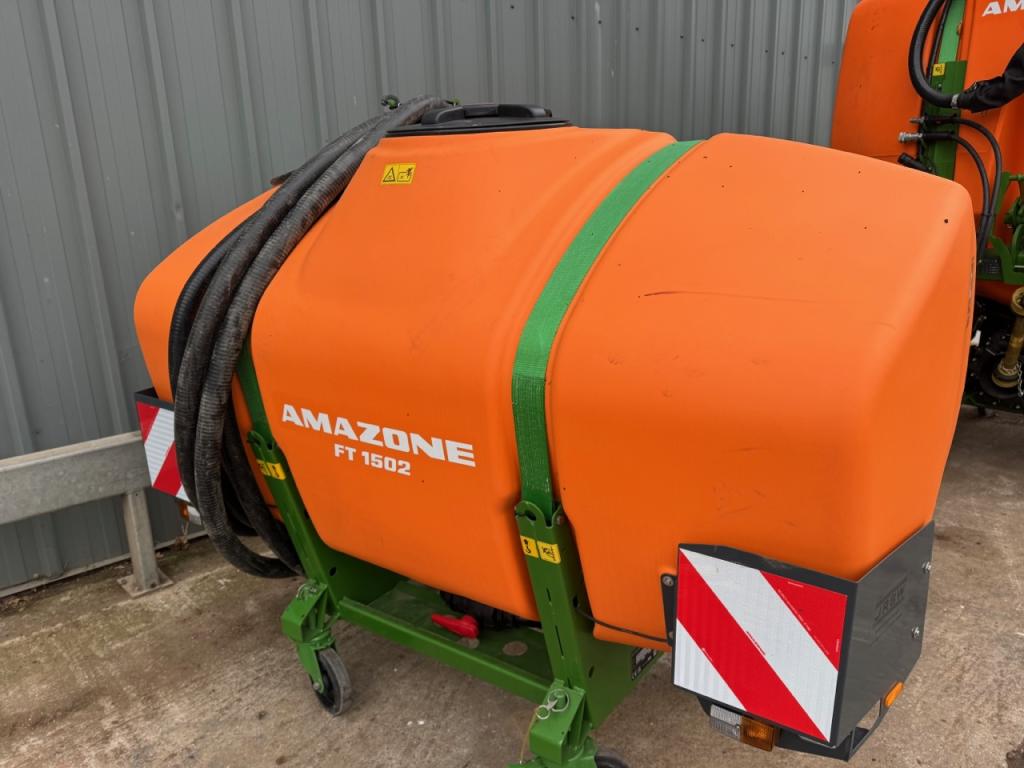Amazone UF1602 mounted sprayer and FT1502 front tank