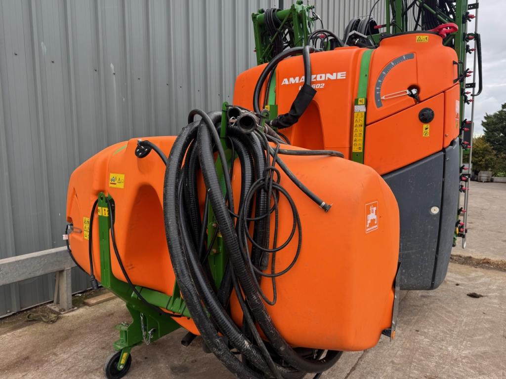 Amazone UF1602 mounted sprayer and FT1502 front tank