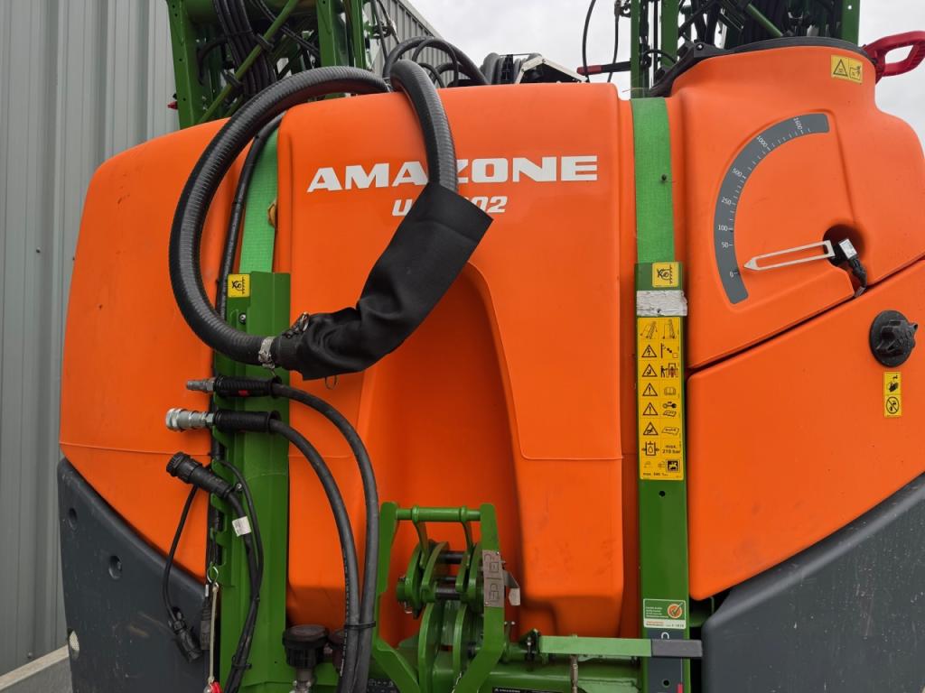 Amazone UF1602 mounted sprayer and FT1502 front tank