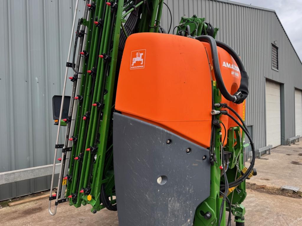 Amazone UF1602 mounted sprayer and FT1502 front tank