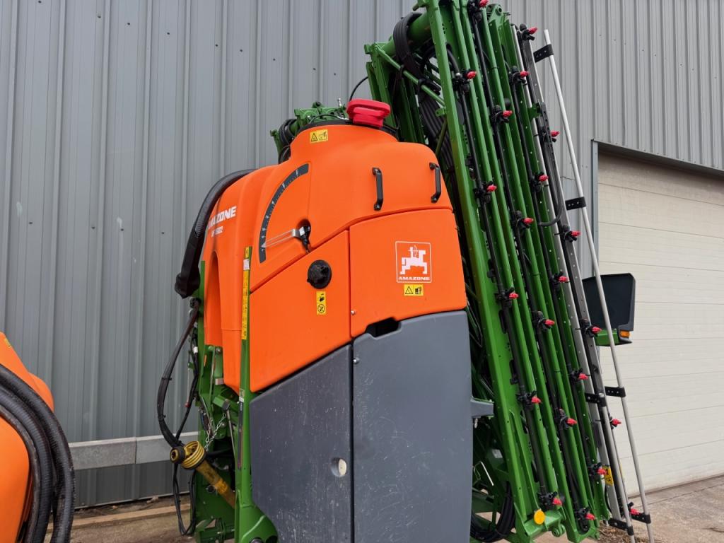 Amazone UF1602 mounted sprayer and FT1502 front tank
