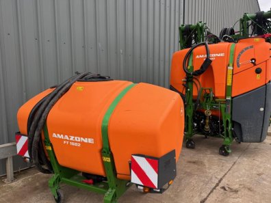 Amazone UF1602 mounted sprayer and FT1502 front tank