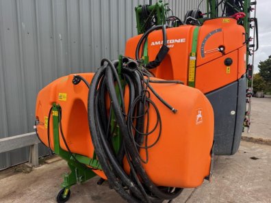 Amazone UF1602 mounted sprayer and FT1502 front tank