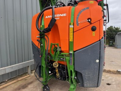 Amazone UF1602 mounted sprayer and FT1502 front tank