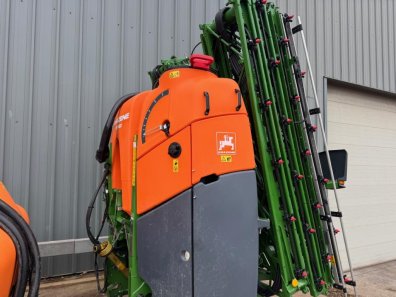 Amazone UF1602 mounted sprayer and FT1502 front tank