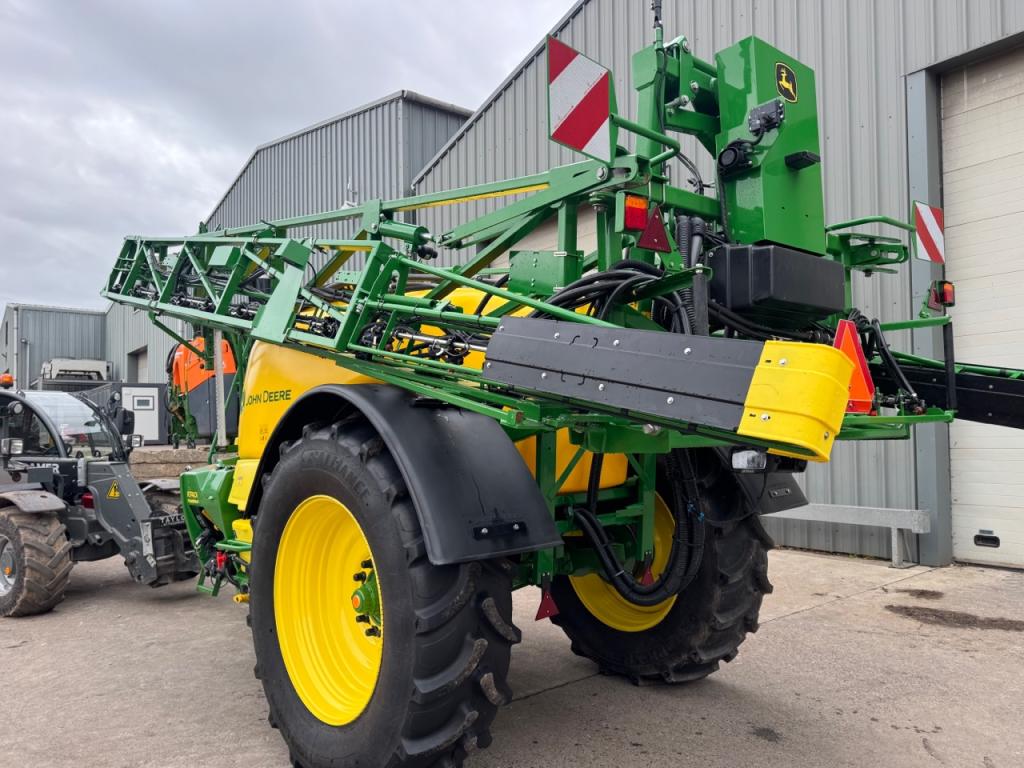 John Deere R740i sprayer