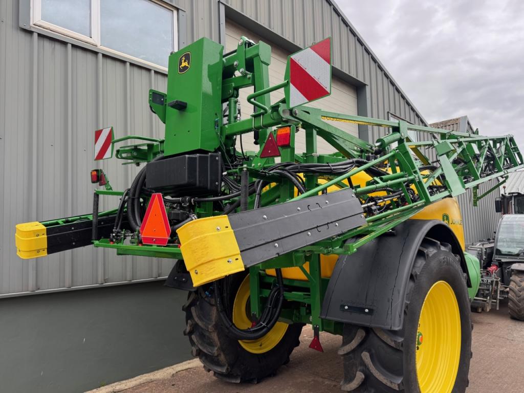 John Deere R740i sprayer