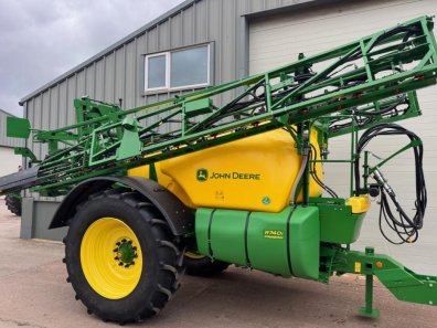 John Deere R740i sprayer