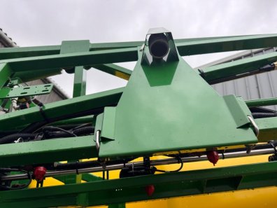John Deere R740i sprayer