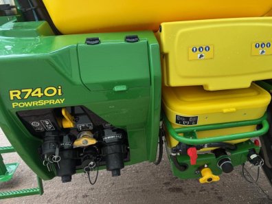 John Deere R740i sprayer