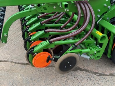 Amazone Avant 6002-2 power harrow drill with FTender 2200 front hopper