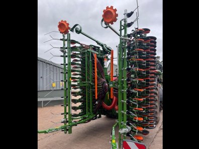 Amazone Avant 6002-2 power harrow drill with FTender 2200 front hopper