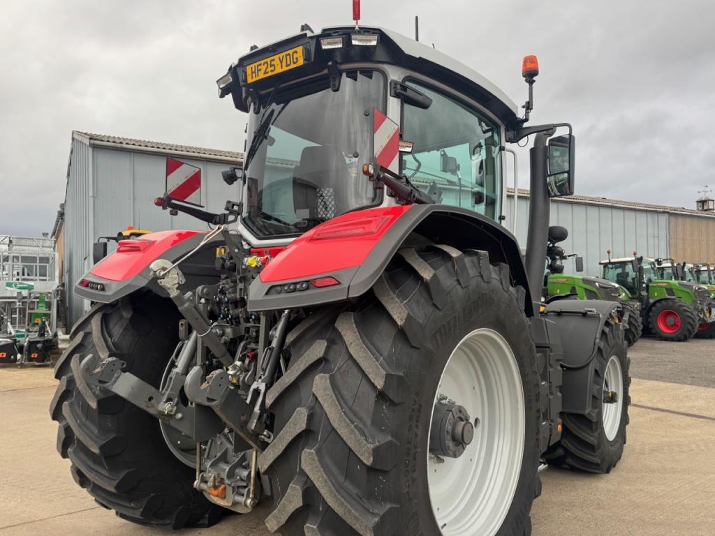 Massey Ferguson 8S.305