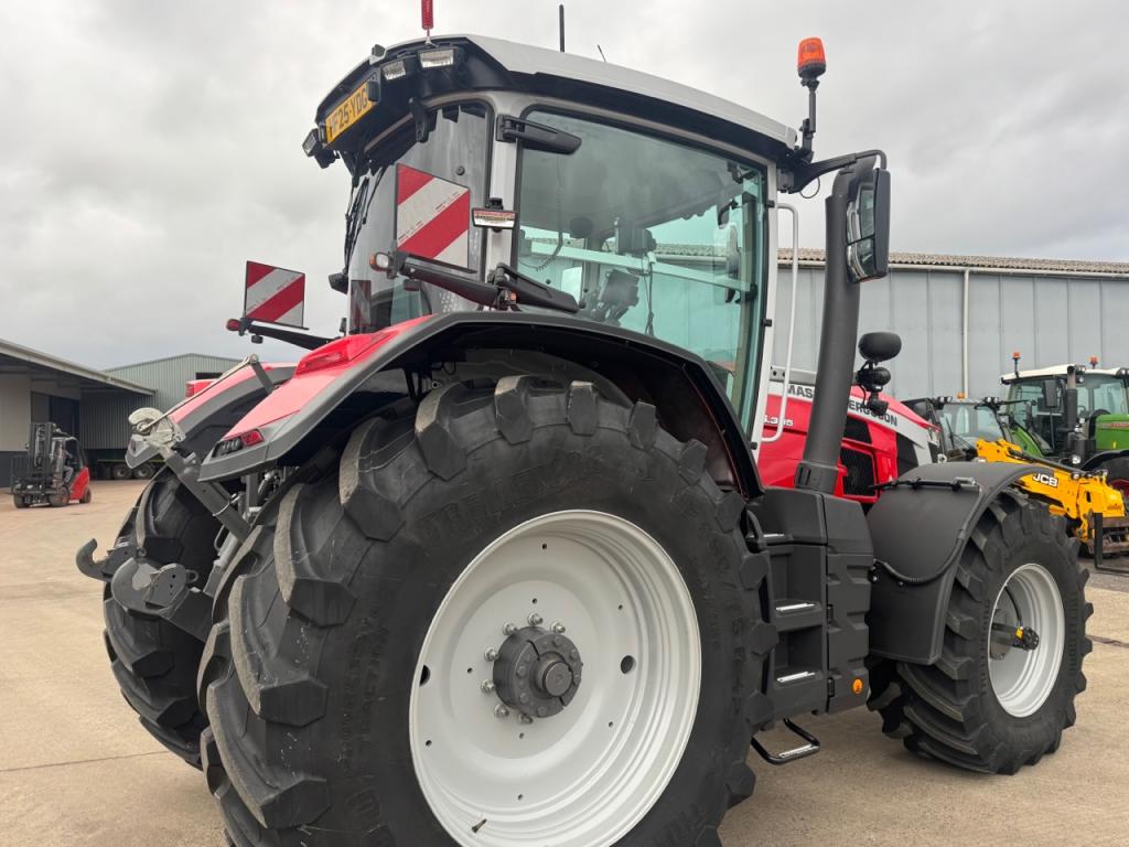 Massey Ferguson 8S.305