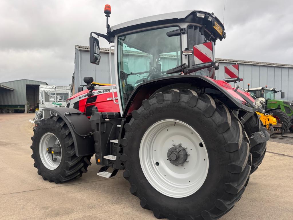 Massey Ferguson 8S.305