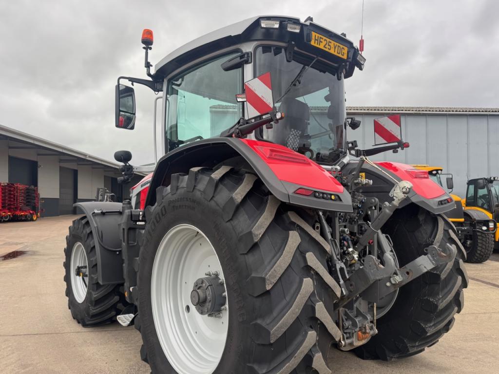Massey Ferguson 8S.305
