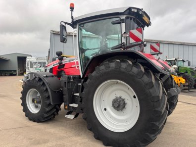Massey Ferguson 8S.305
