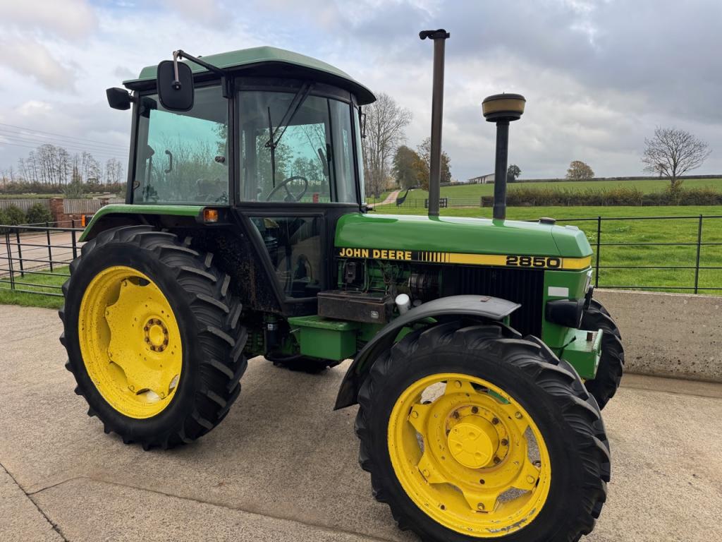 John Deere 2850