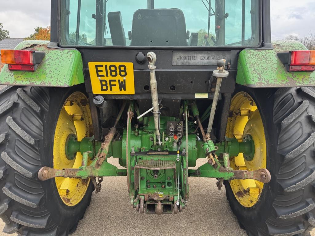 John Deere 2850