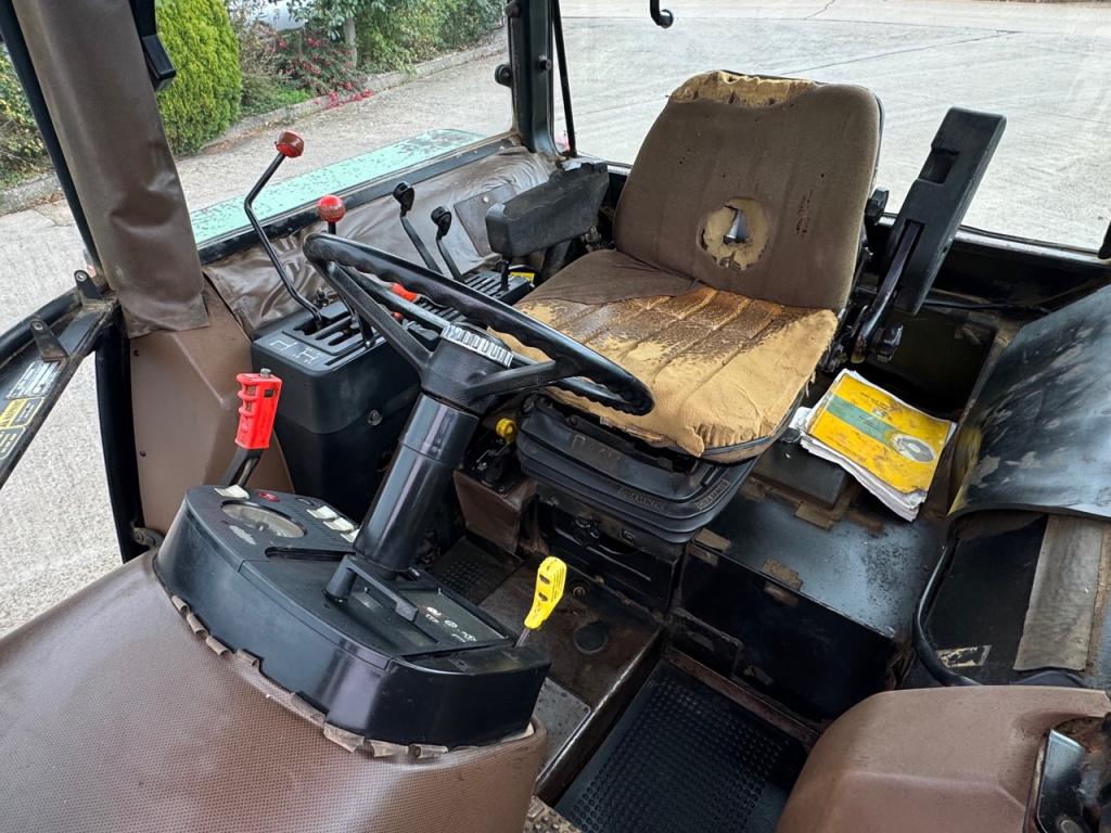 John Deere 2850