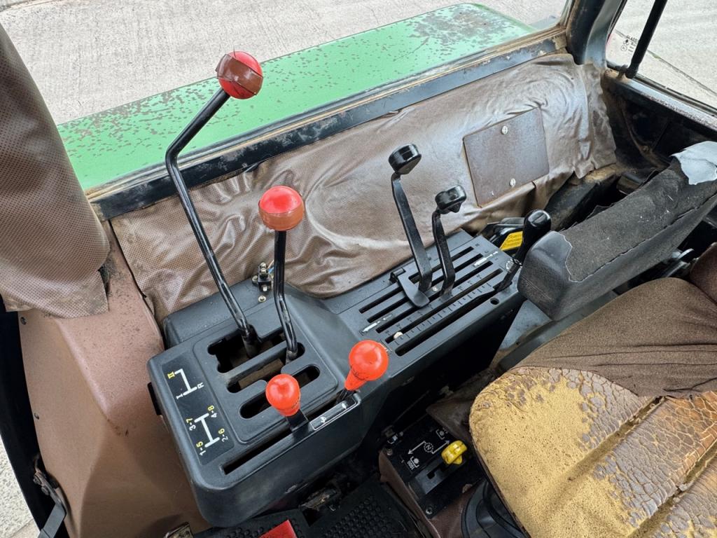 John Deere 2850