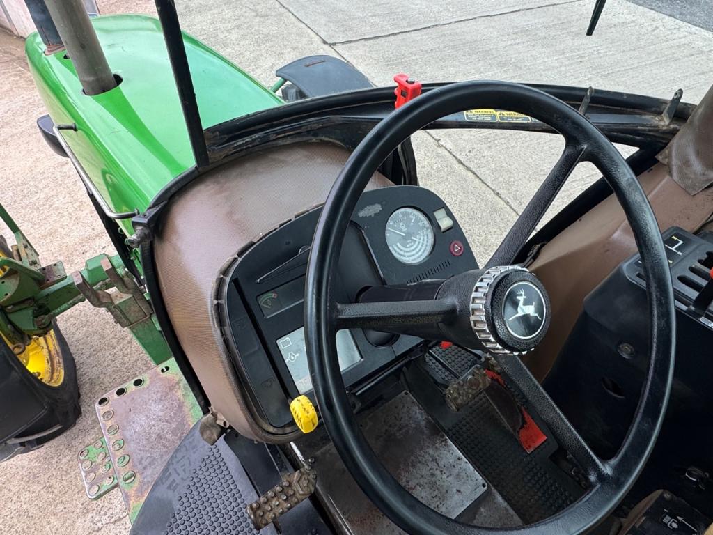 John Deere 2850