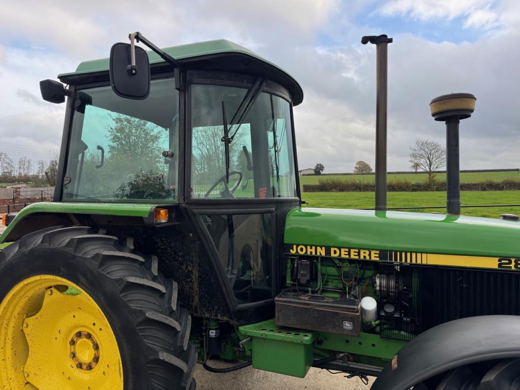 John Deere 2850