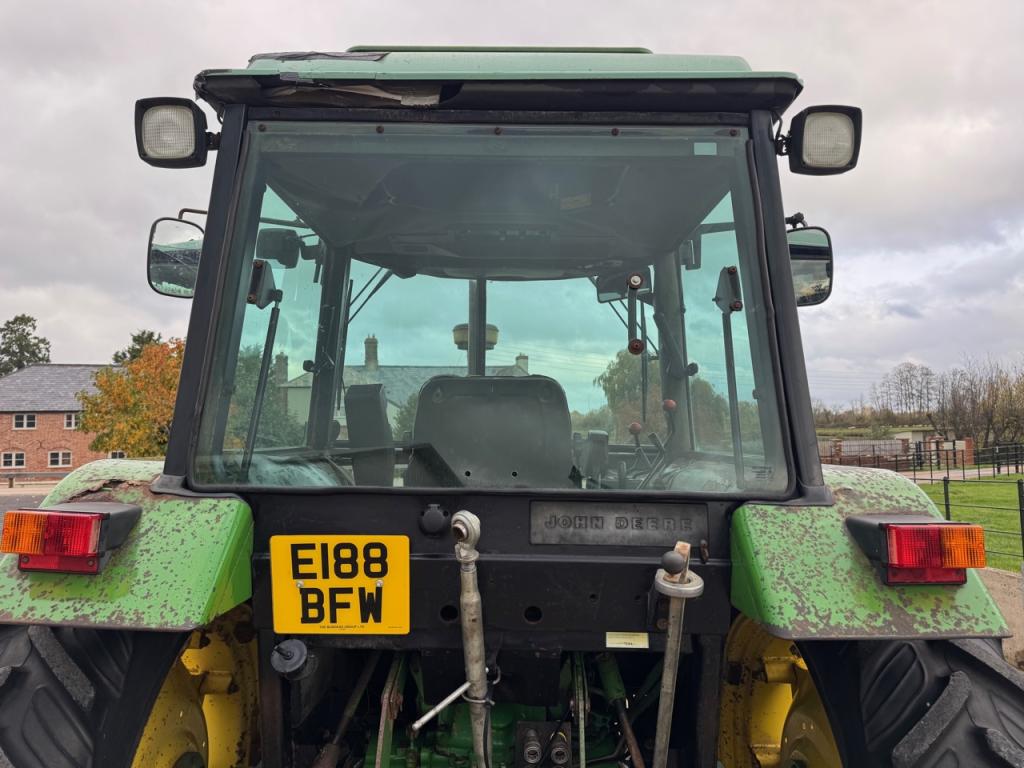 John Deere 2850