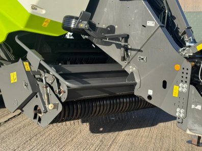 Claas Quadrant 3300 baler